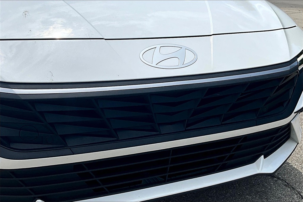 2024 Hyundai Elantra SE photo 28