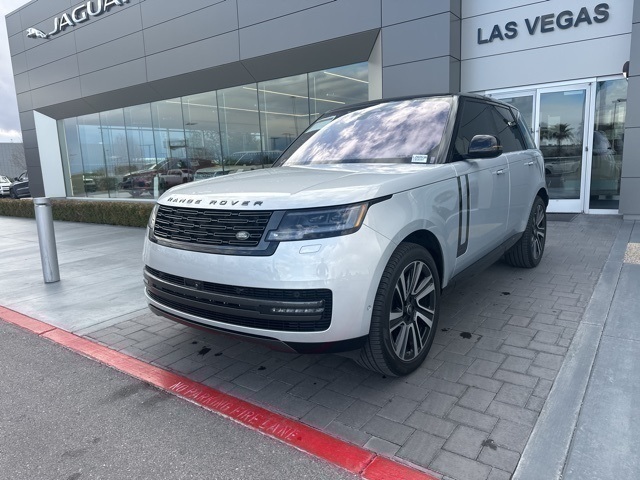 2023 Land Rover Range Rover SE's photo