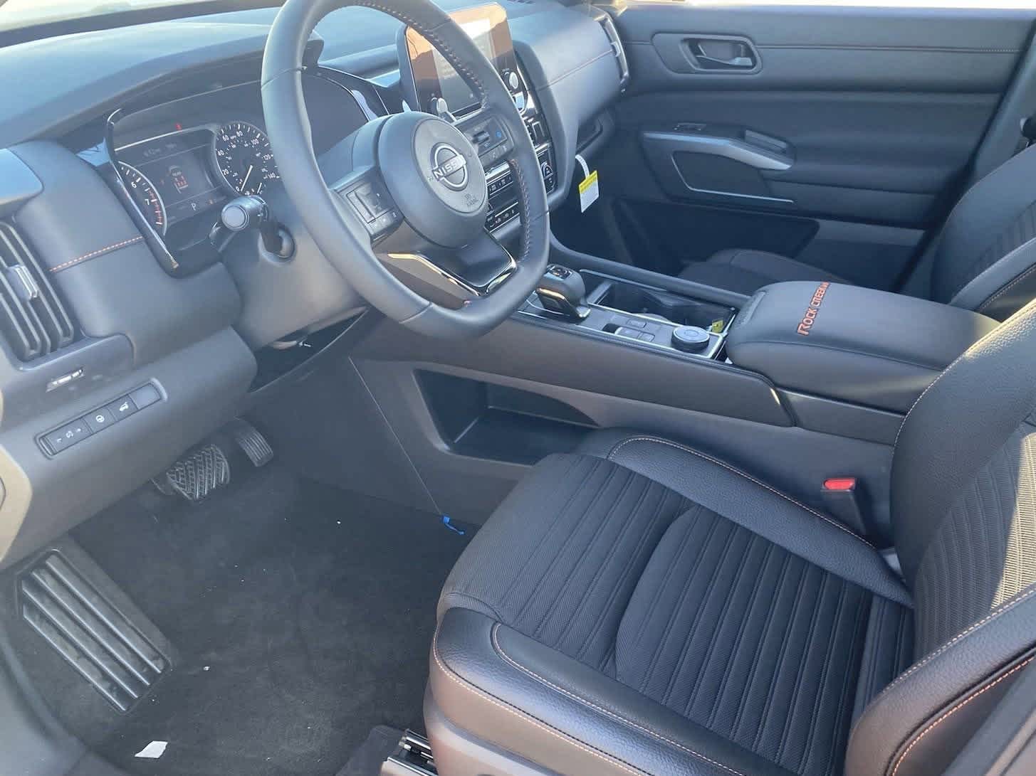 2025 Nissan Pathfinder Rock Creek photo 2