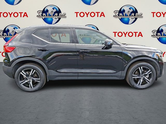 2025 Volvo XC40 Core photo 4