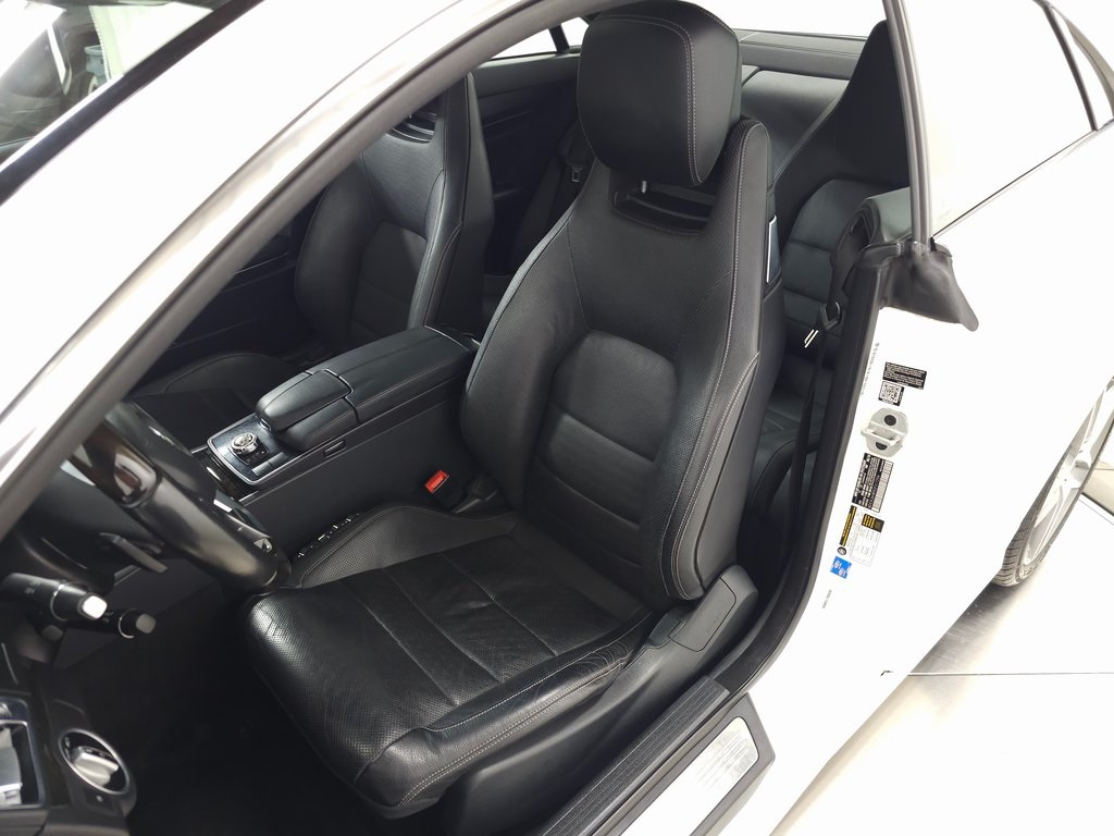 2016 Mercedes Benz E 400 4MATIC photo 9