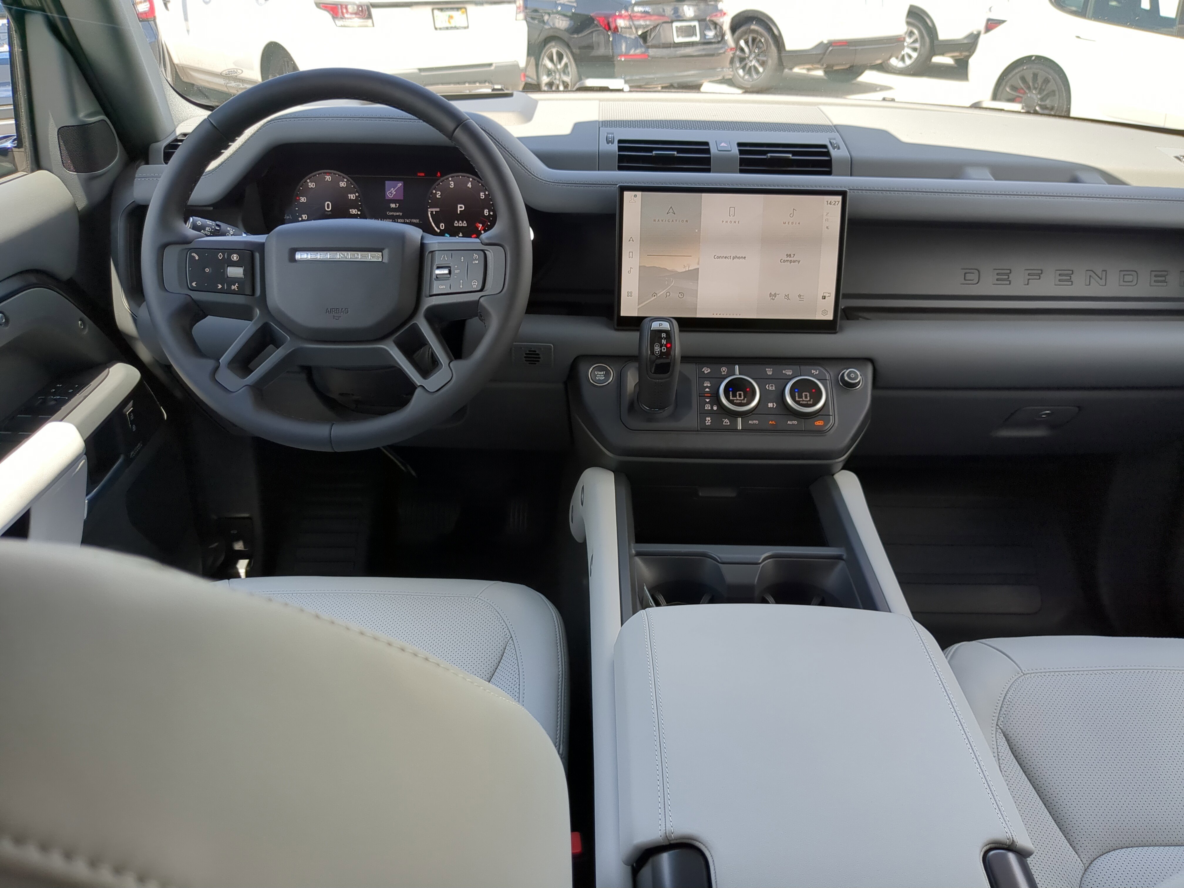 2025 Land Rover Defender 110 X-Dynamic SE photo 10