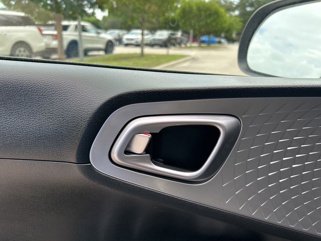 2023 Kia Soul LX photo 11