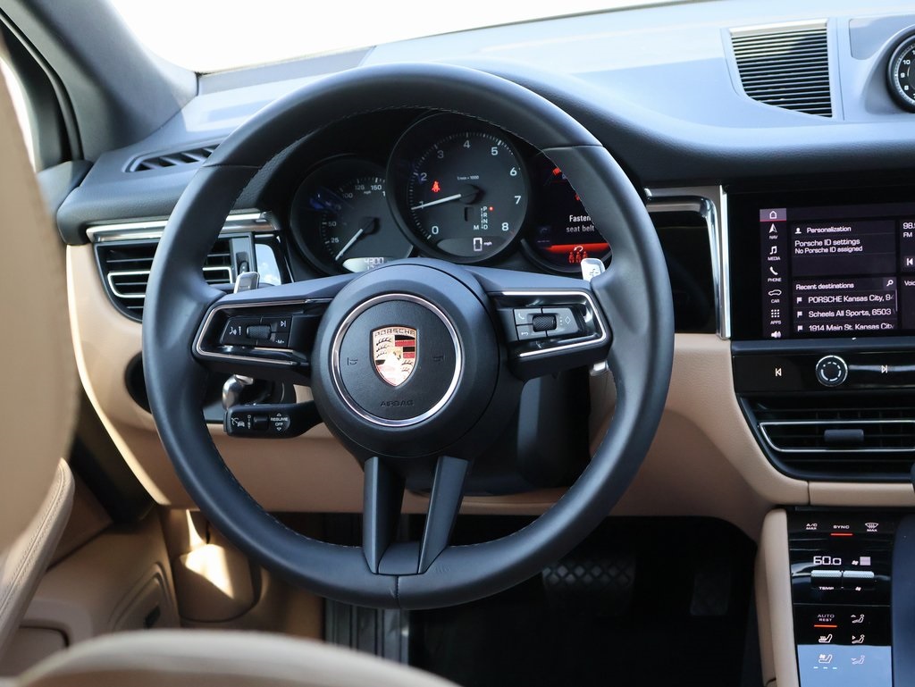 2025 Porsche Macan T photo 18