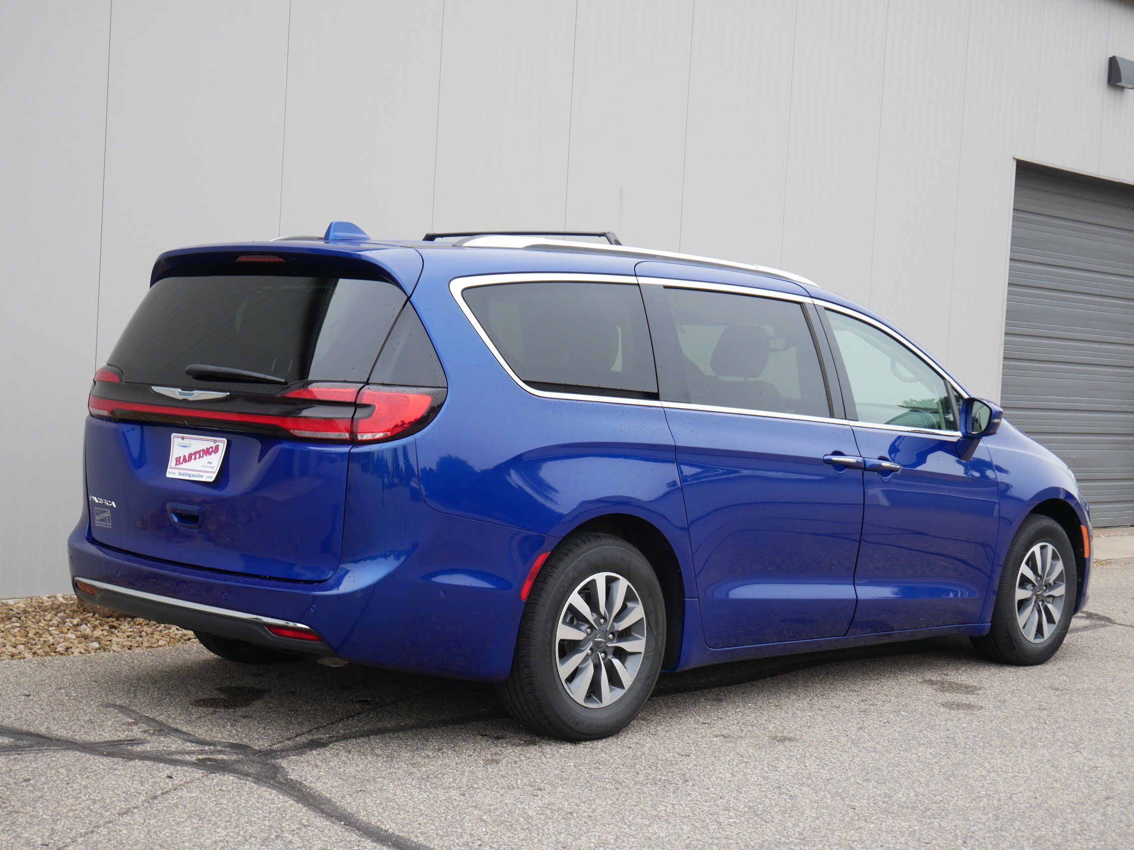 2021 Chrysler Pacifica Hybrid Touring L photo 4