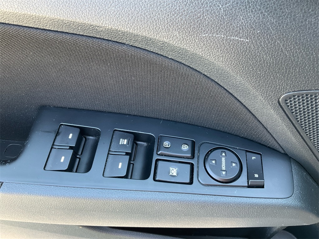 2019 Hyundai Elantra SEL photo 24