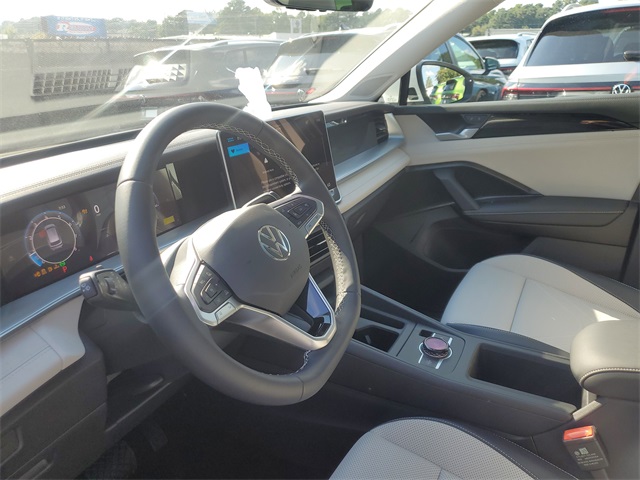 2025 Volkswagen Tiguan SE photo 15
