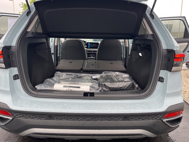 2025 Volkswagen Taos SE photo 23