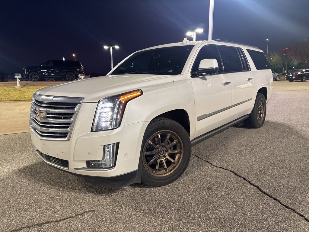 2019 Cadillac Escalade ESV Platinum's photo
