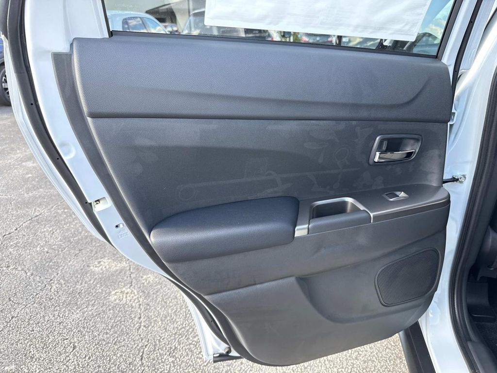 2025 Mitsubishi Outlander Sport ES SE LE photo 10