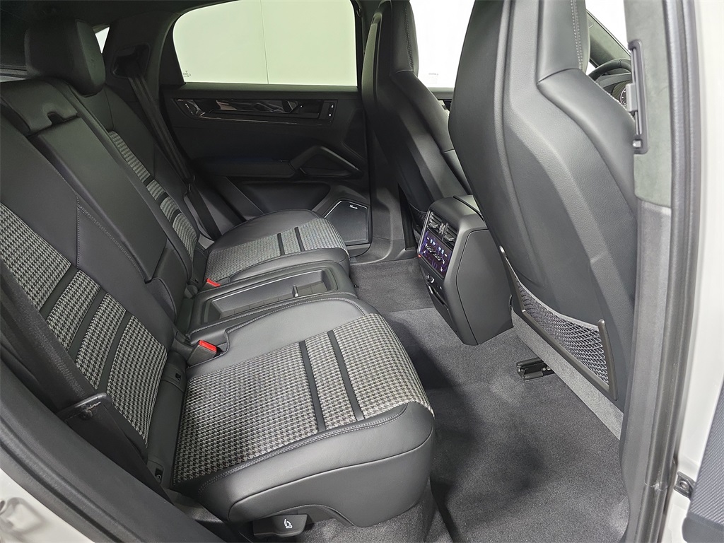 2026 Porsche Cayenne GTS Coupe photo 22