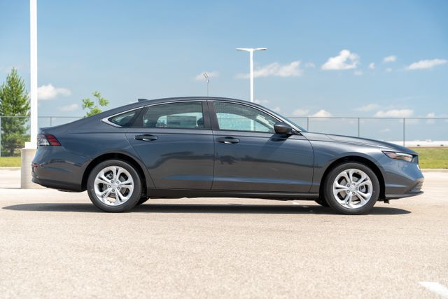 2025 Honda Accord LX photo 4
