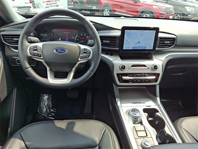 2023 Ford Explorer XLT photo 9