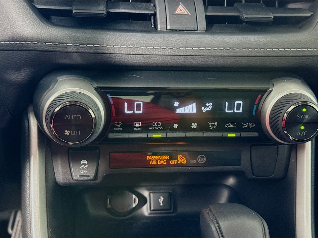 2021 Toyota RAV4 Hybrid XLE photo 14