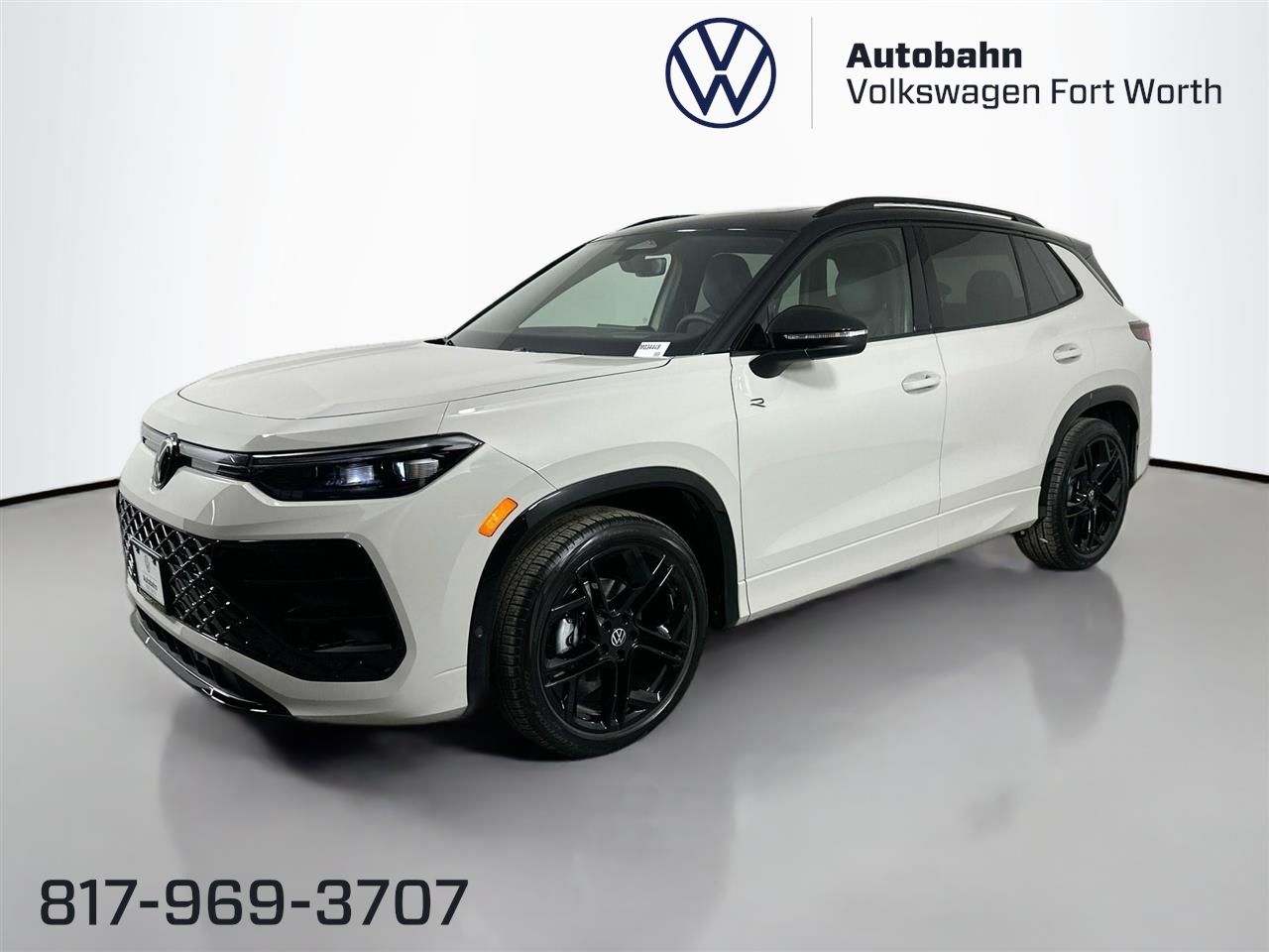 2026 Volkswagen Tiguan SE R-LINE BLACK's photo