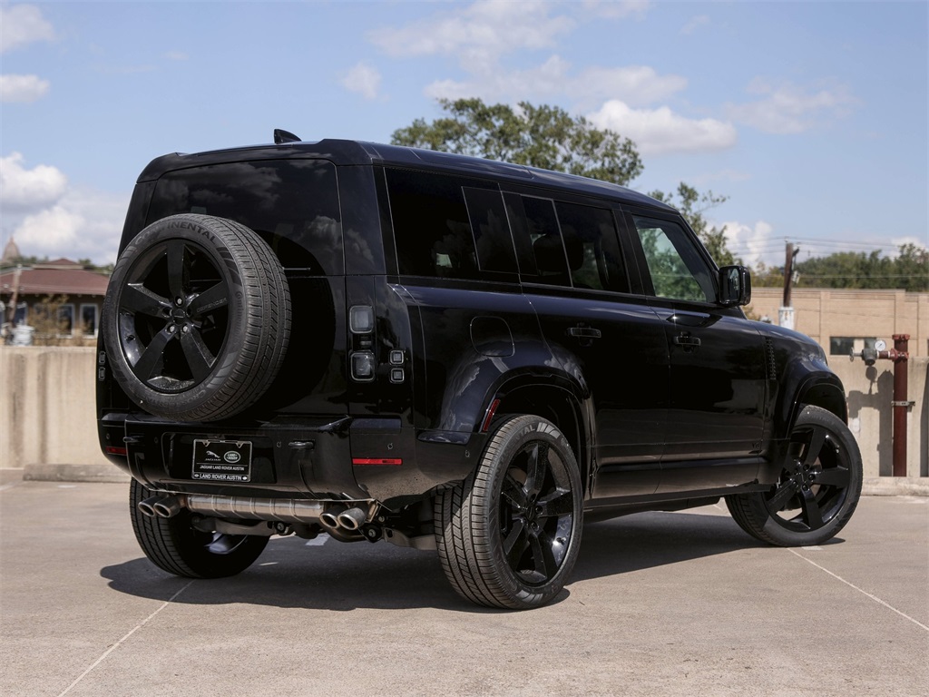 2026 Land Rover Defender 110 V8 photo 7