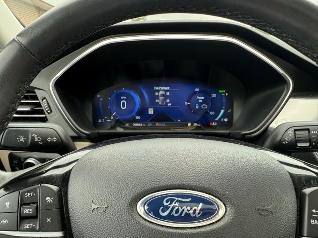 2021 Ford Escape Titanium Hybrid photo 12
