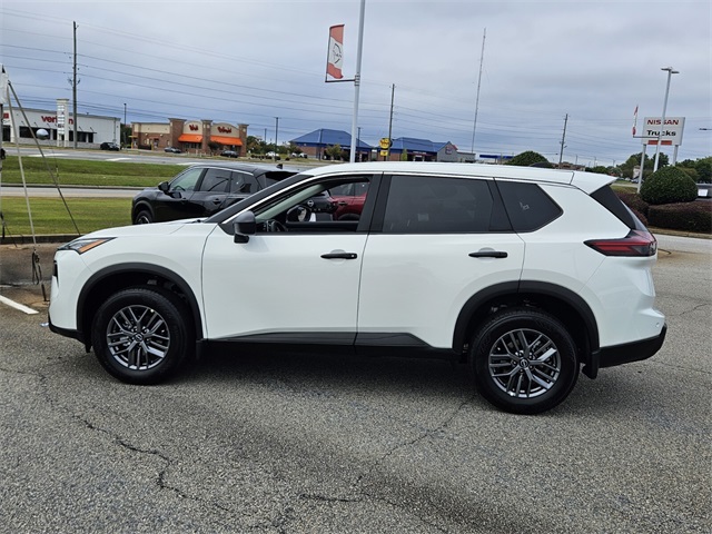 2026 Nissan Rogue S photo 4