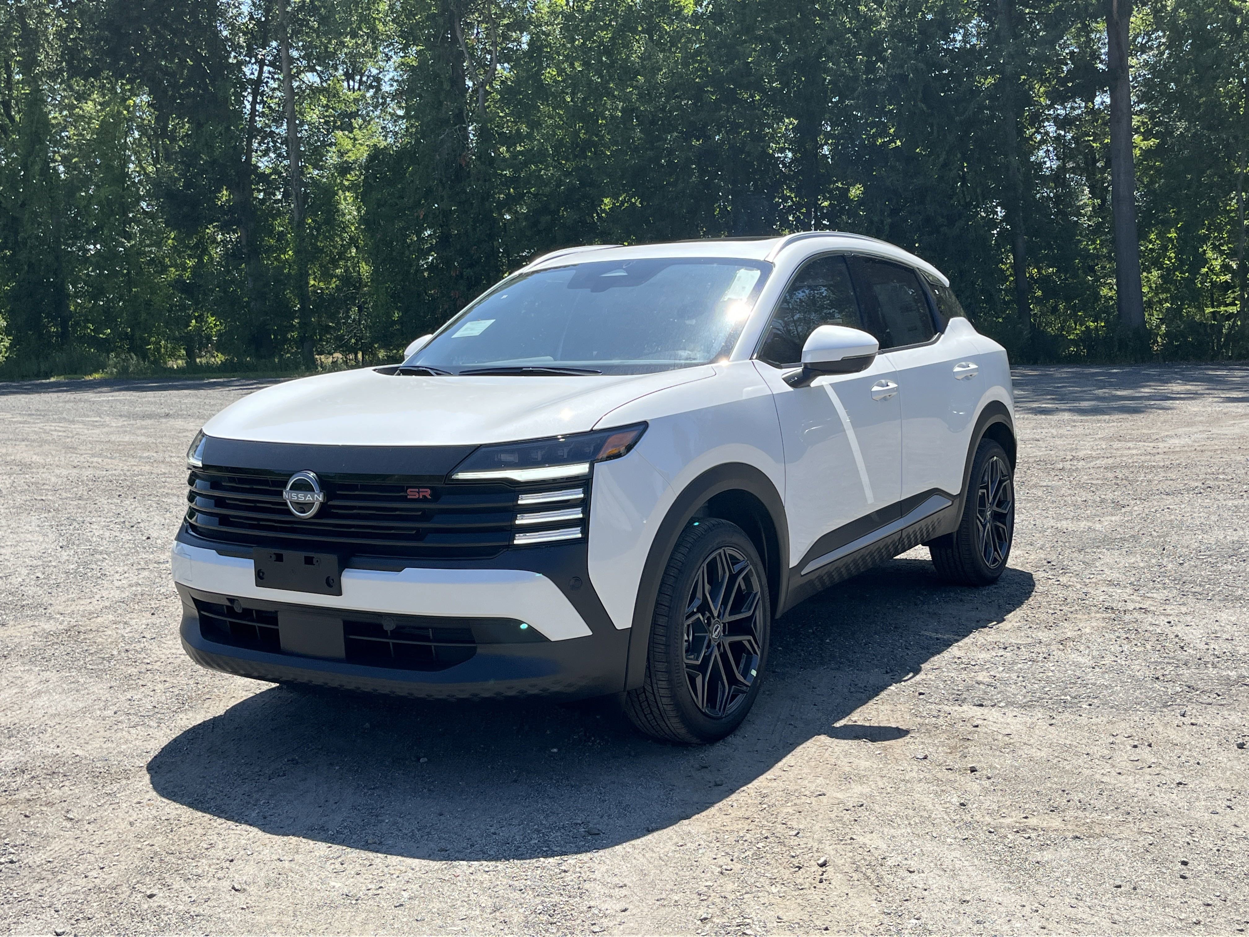 2025 Nissan Kicks SR AWD's photo