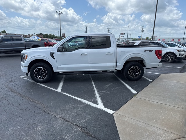 2023 Ford F-150 XLT photo 3