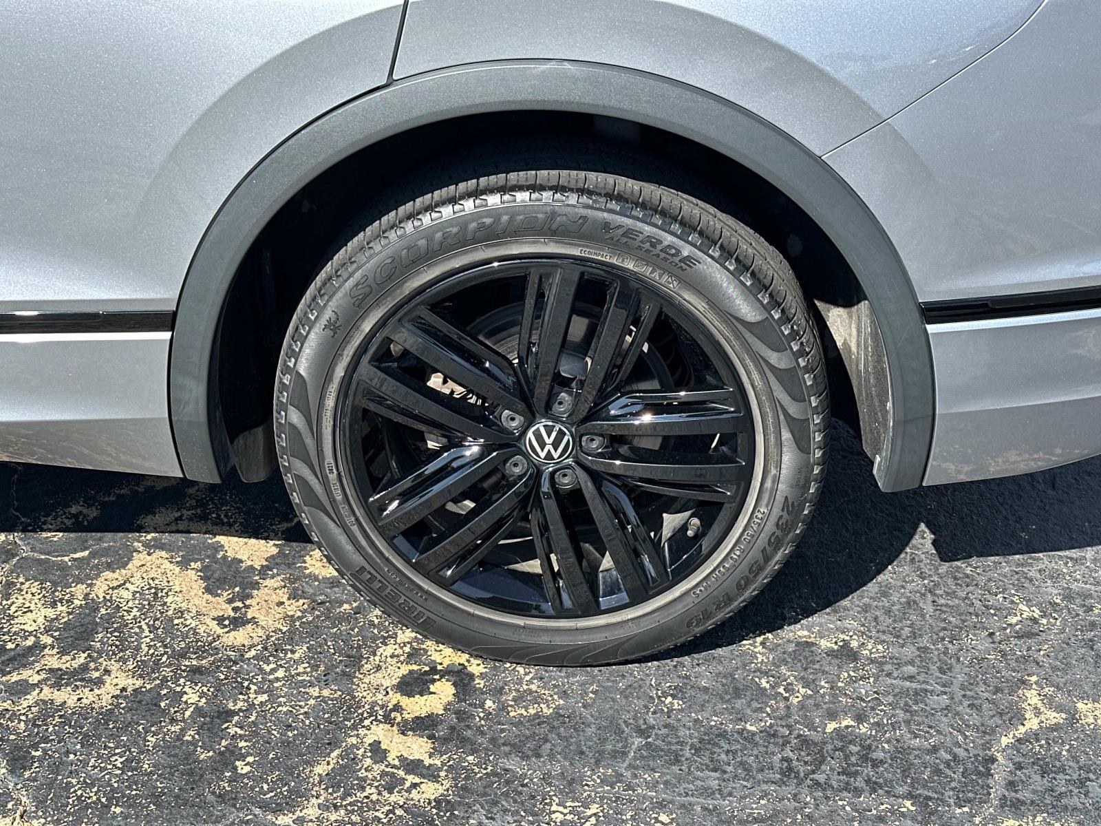 2022 Volkswagen Tiguan SE R-Line Black photo 5