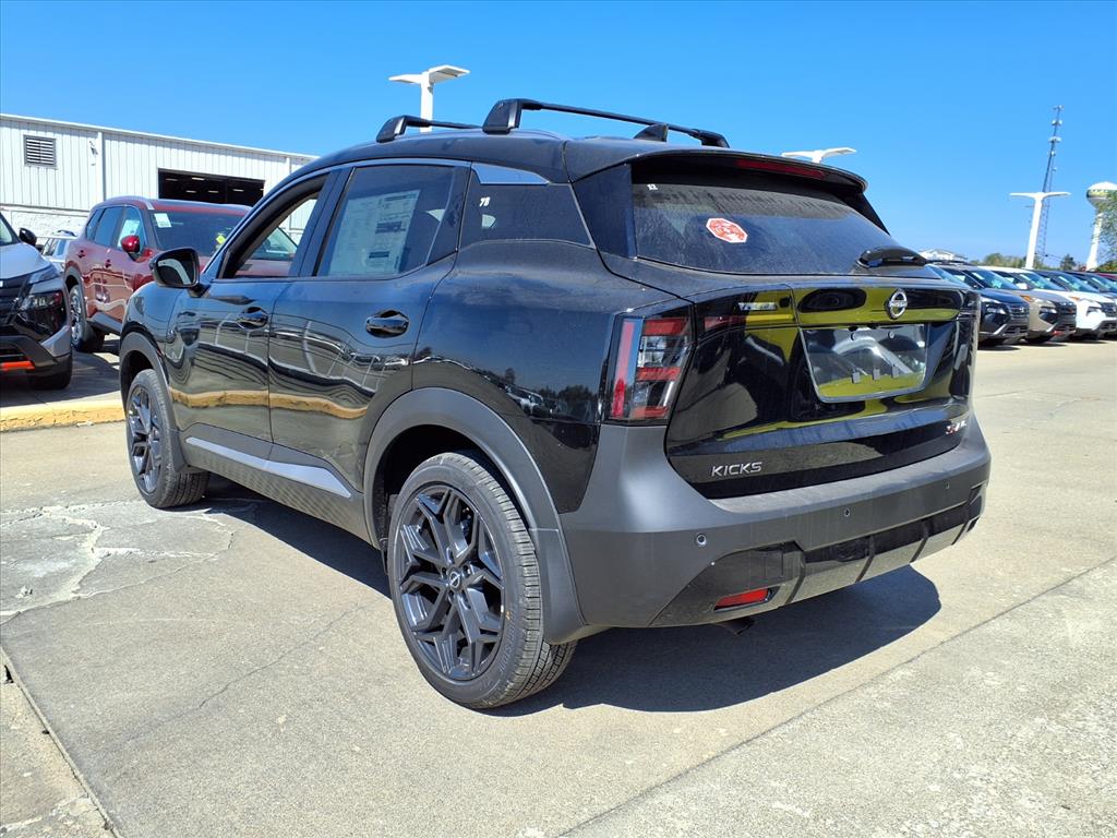 2026 Nissan Kicks SR photo 3