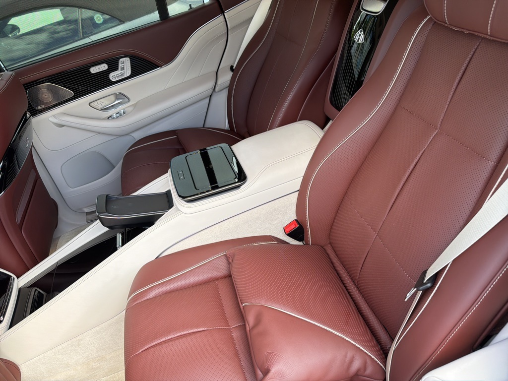 2023 Mercedes Benz GLS Maybach 600 4MATIC photo 4