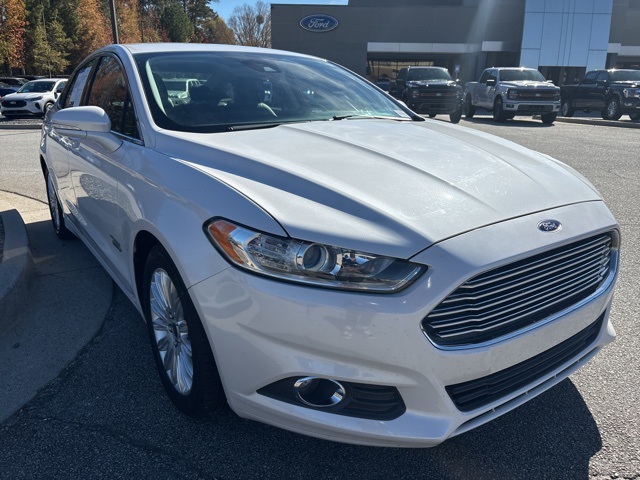 2014 Ford Fusion Energi SE photo 2