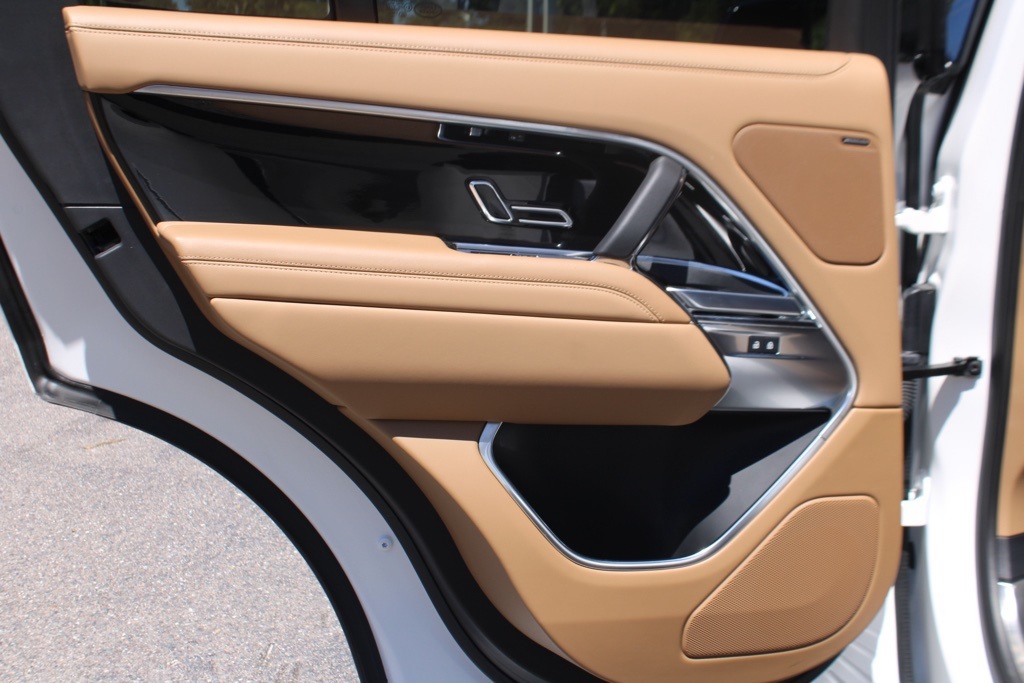 2023 Land Rover Range Rover SE photo 28