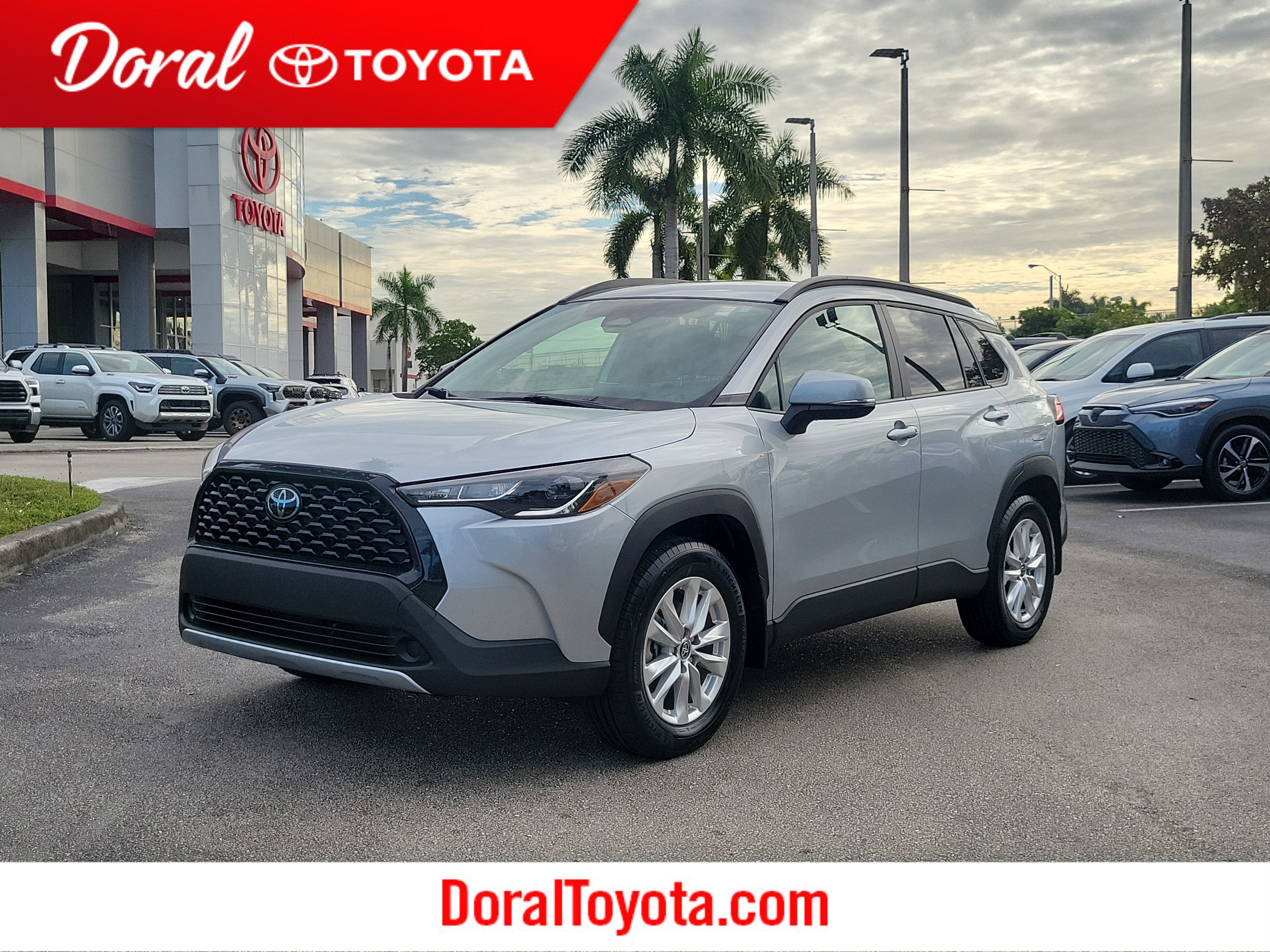 2024 Toyota Corolla Cross LE's photo