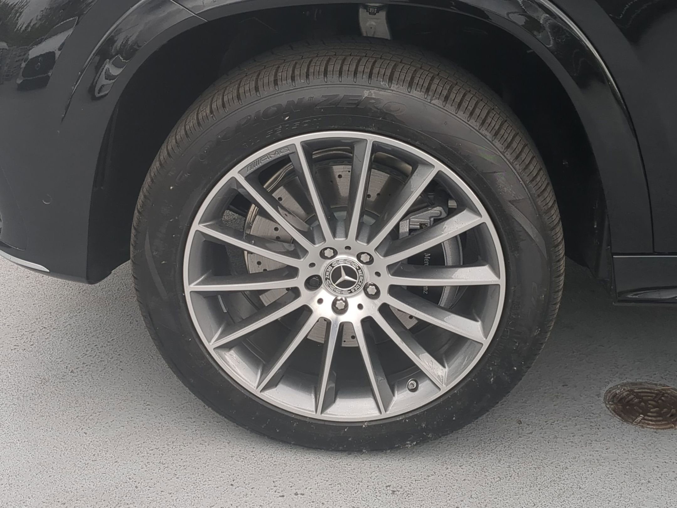 2025 Mercedes Benz GLE 580 4MATIC photo 4