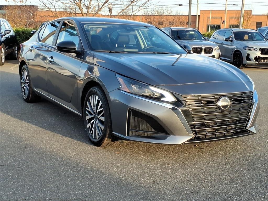 2025 Nissan Altima SV photo 3