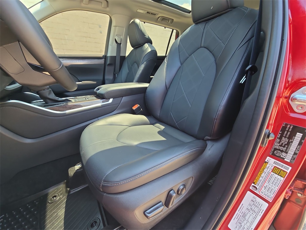 2024 Toyota Highlander Hybrid Platinum photo 17