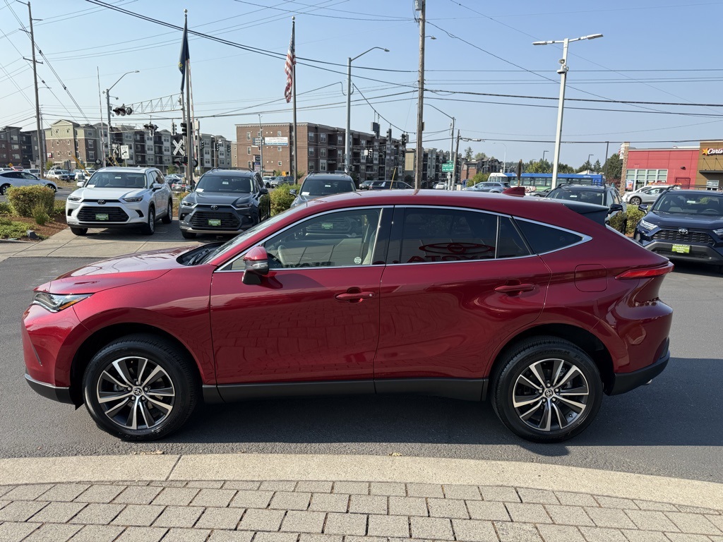 2022 Toyota Venza LE photo 2
