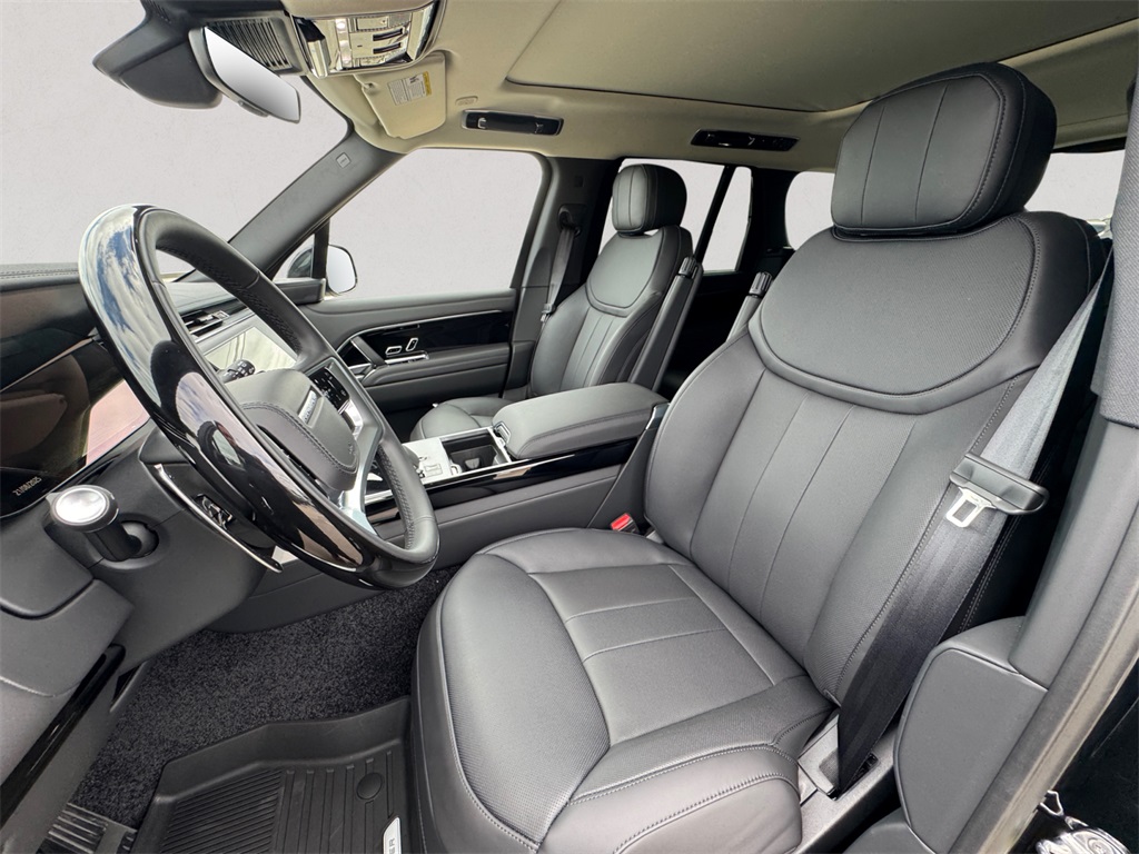 2025 Land Rover Range Rover SE photo 8
