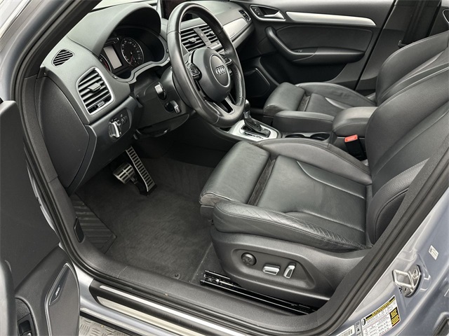 2016 Audi Q3 Prestige photo 2