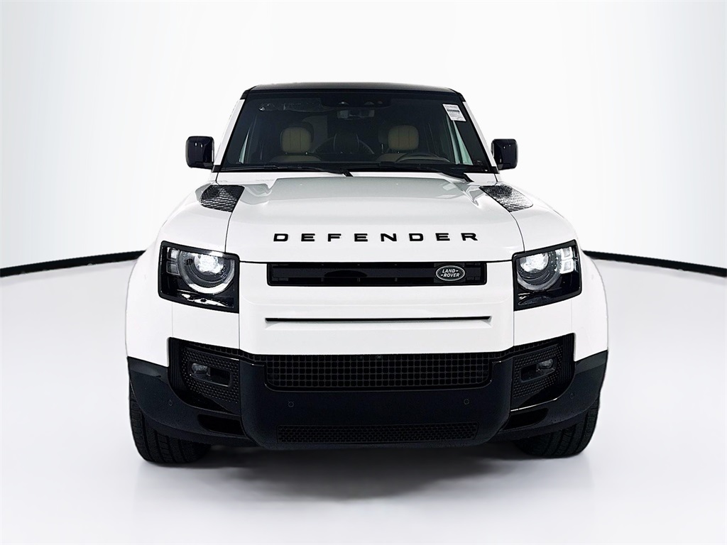 2025 Land Rover Defender 110 V8 photo 2
