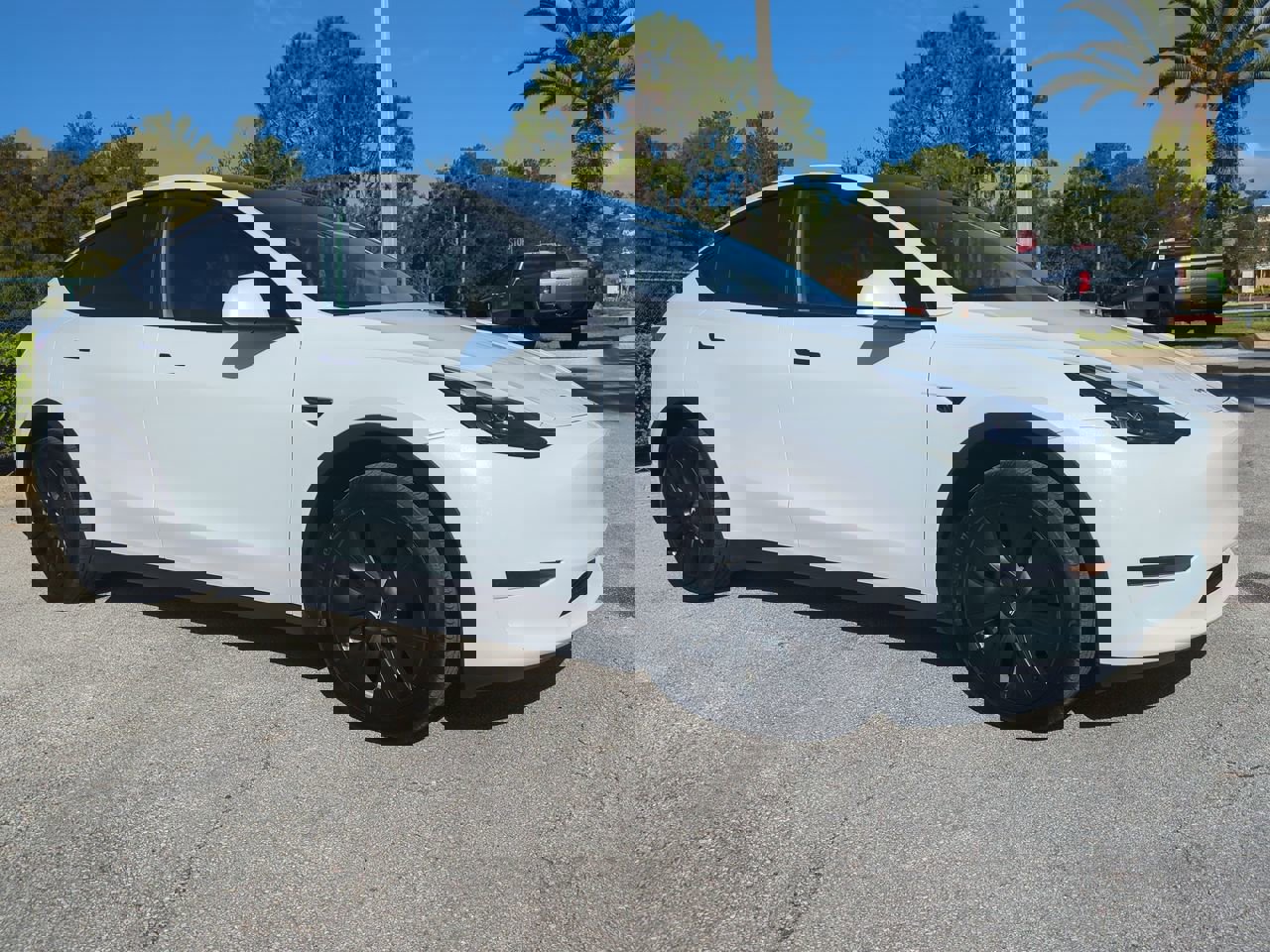 Used 2024 Tesla Model Y Long Range with VIN 7SAYGDED5RF049293 for sale in Kansas City