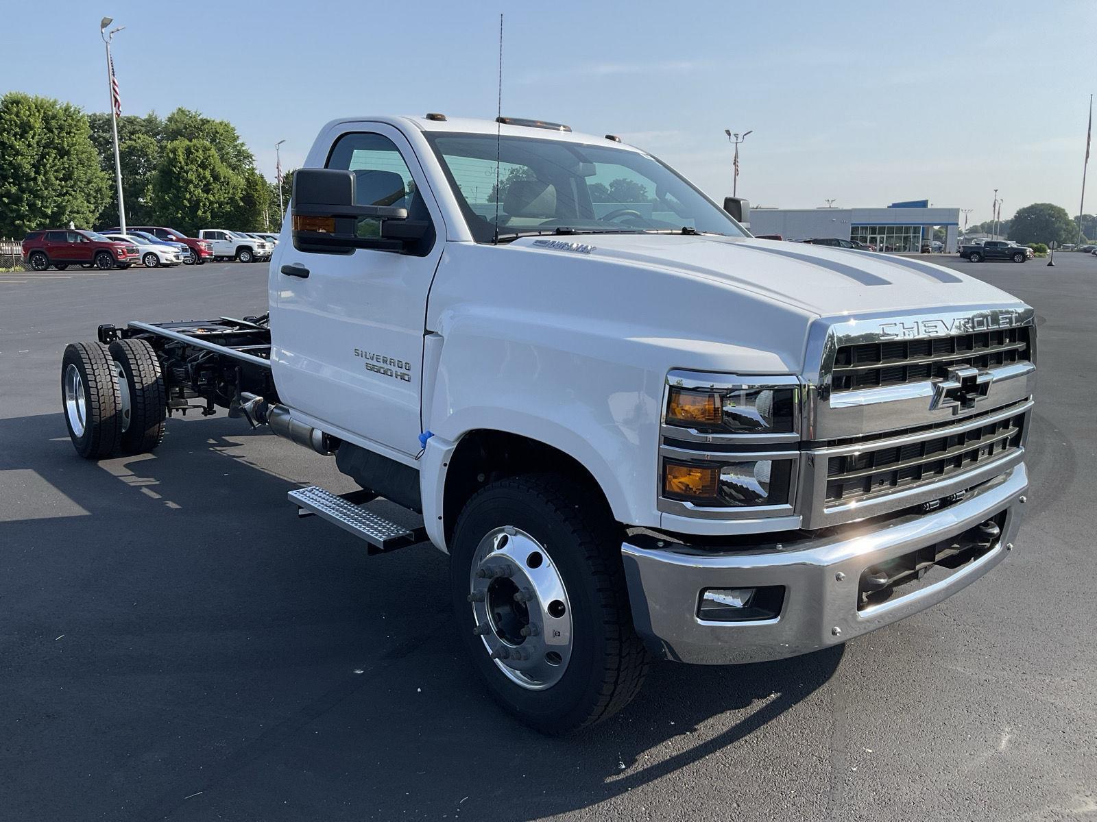 2024 Chevrolet Silverado 5500HD Work Truck photo 3