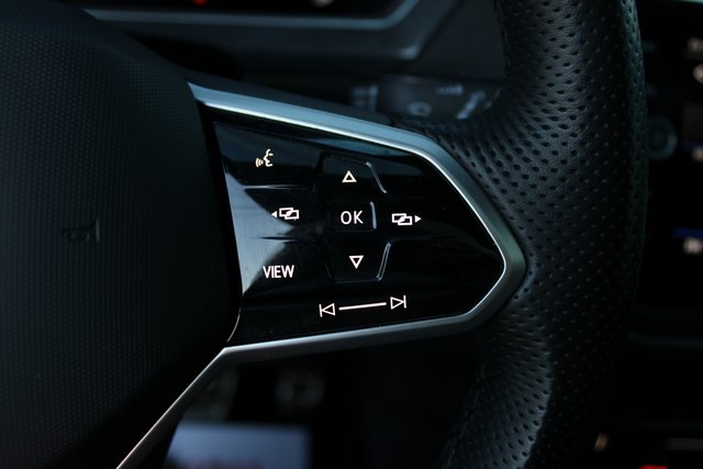 2023 Volkswagen Tiguan SE R-Line Black photo 18