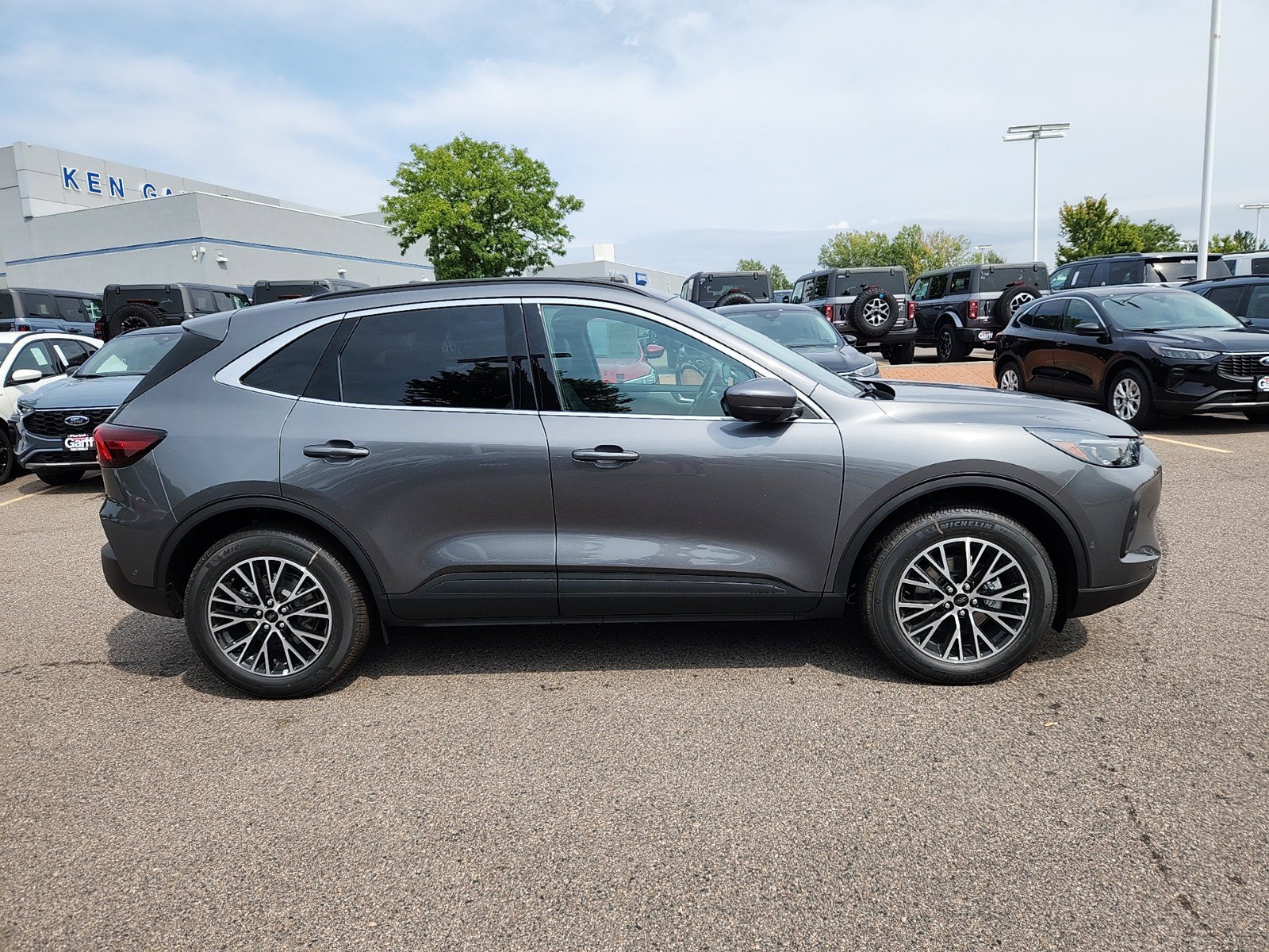 2024 Ford Escape Plug-In Hybrid photo 3