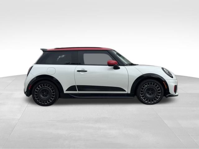 2025 Mini Cooper 2 Door Hardtop Signature photo 2