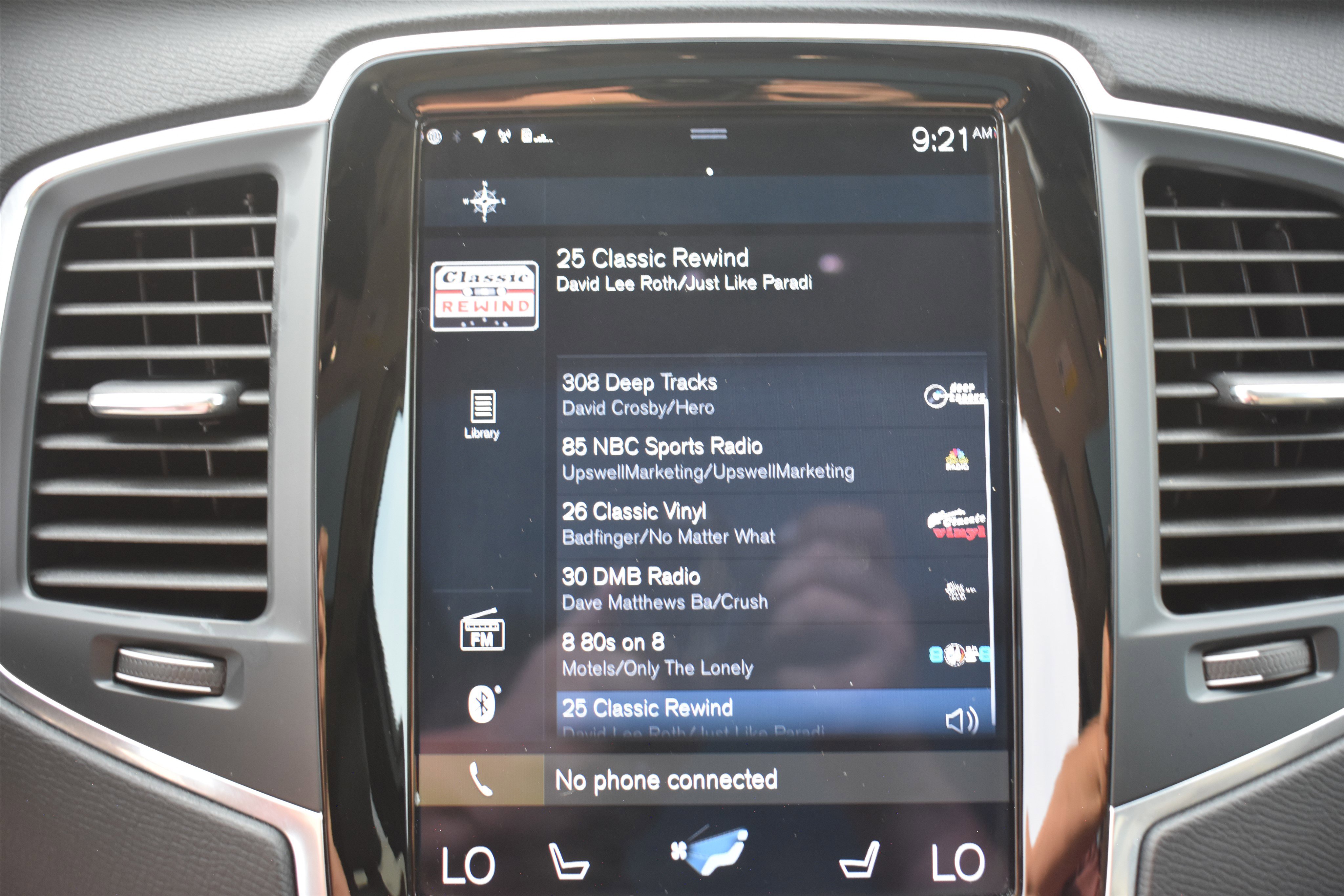2022 Volvo XC90 T6 Momentum AWD photo 16