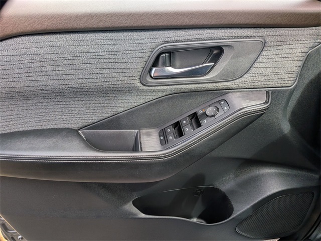 2023 Nissan Rogue SV photo 8