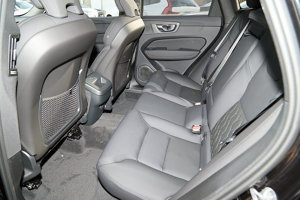 2026 VOLVO XC60 - Image 18