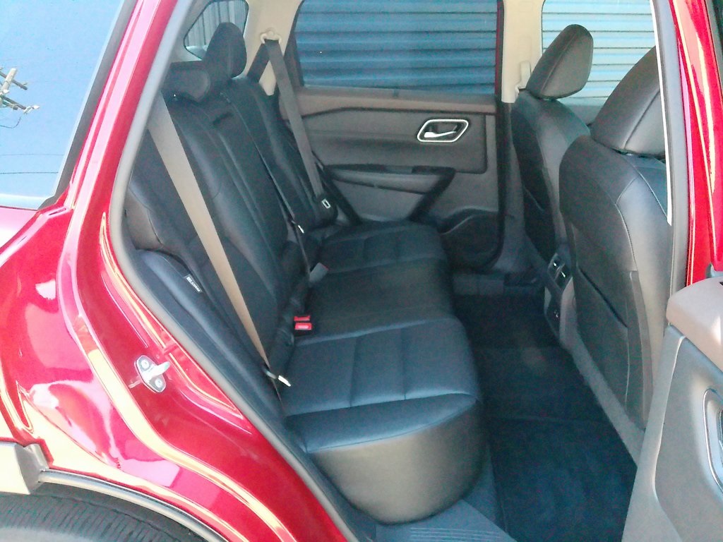 2021 Nissan Rogue SV photo 14