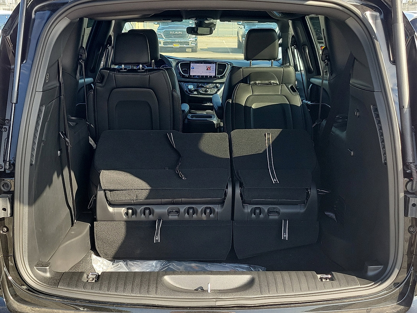 2026 Chrysler Pacifica photo 15