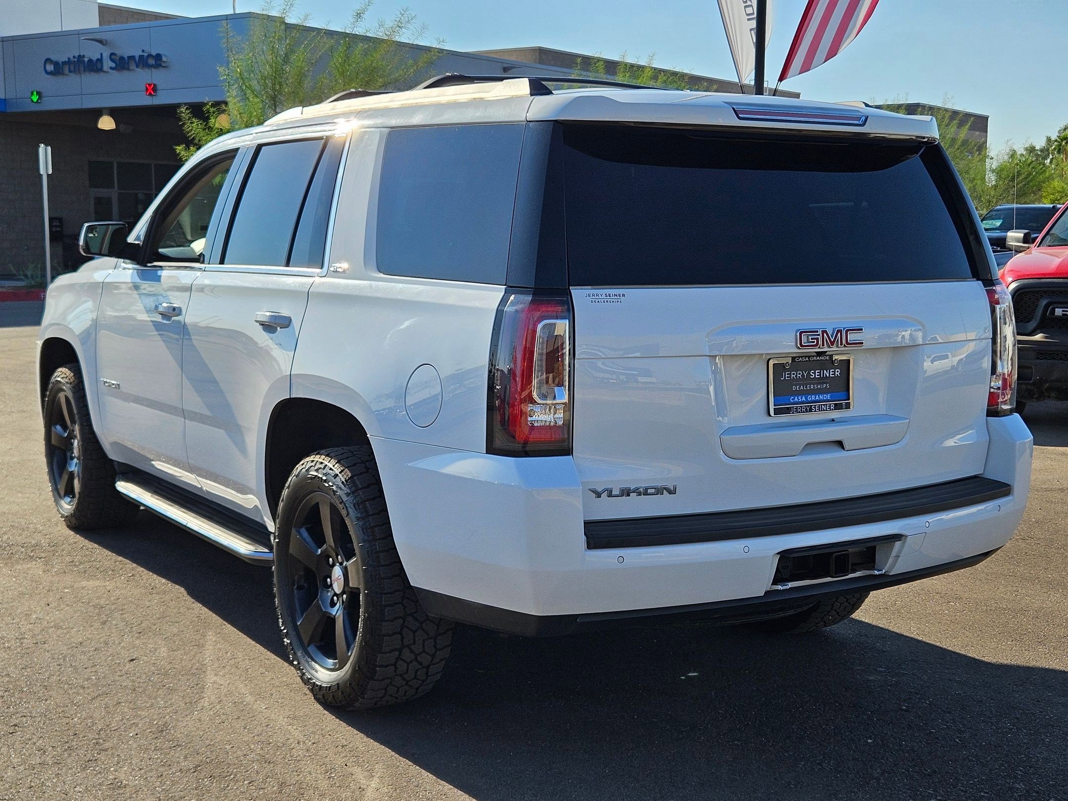 2019 Gmc Yukon SLT photo 3