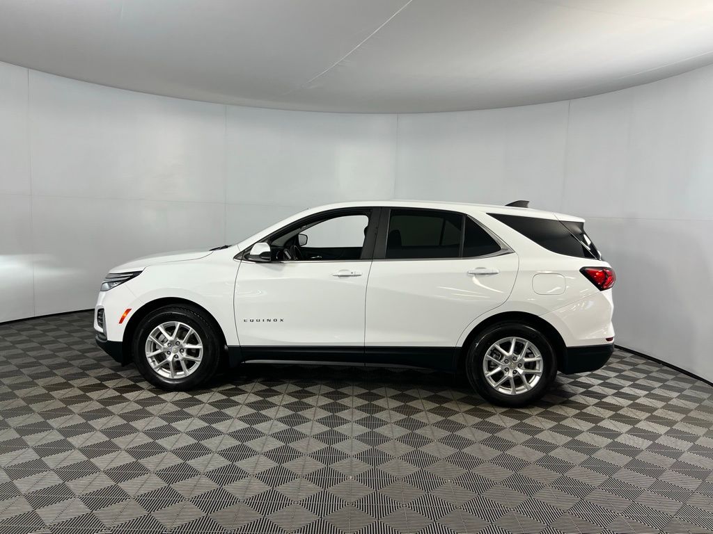 2023 Chevrolet Equinox LT photo 2