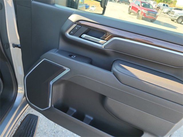 2026 Chevrolet Silverado 3500HD LT photo 11